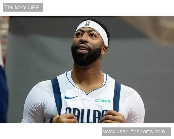 新赛季备战热潮来袭独行侠训练照展现浓眉冥想与弗拉格激情瞬间